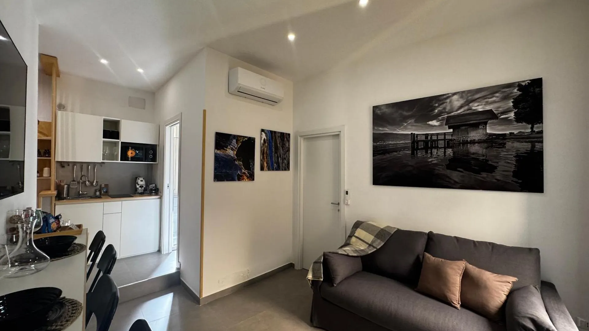 Scugnizzo Apartment Неаполь