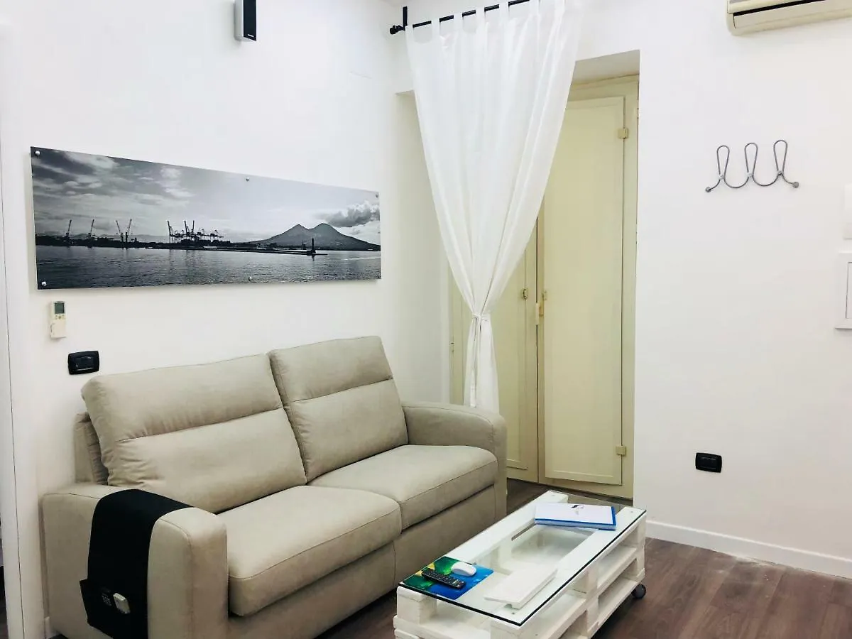 Scugnizzo Apartment Неаполь 0*,